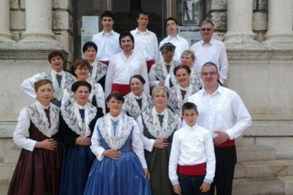 Live performance of the folklore group St.Donatus Zadar